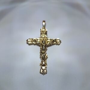 14K Gold Crucifix Pendant Necklace